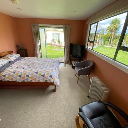 Cosy, Central Greytown Sleepout المظهر الخارجي الصورة