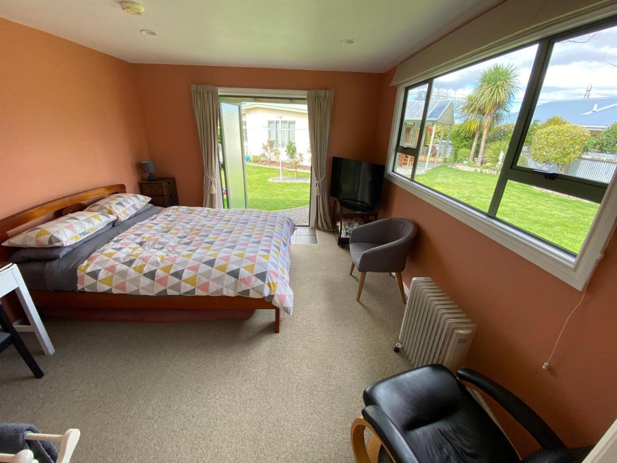Cosy, Central Greytown Sleepout المظهر الخارجي الصورة