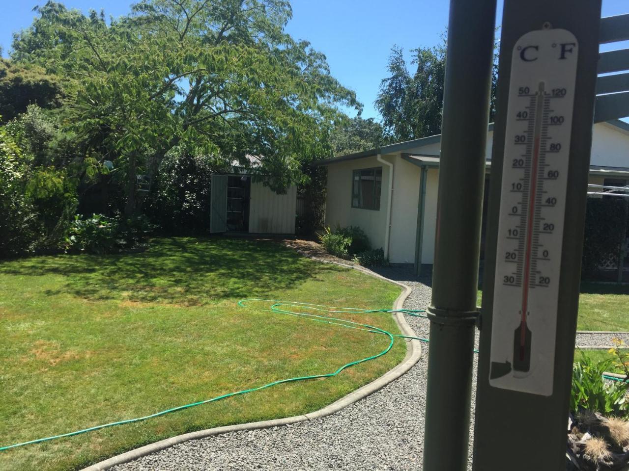 Cosy, Central Greytown Sleepout المظهر الخارجي الصورة