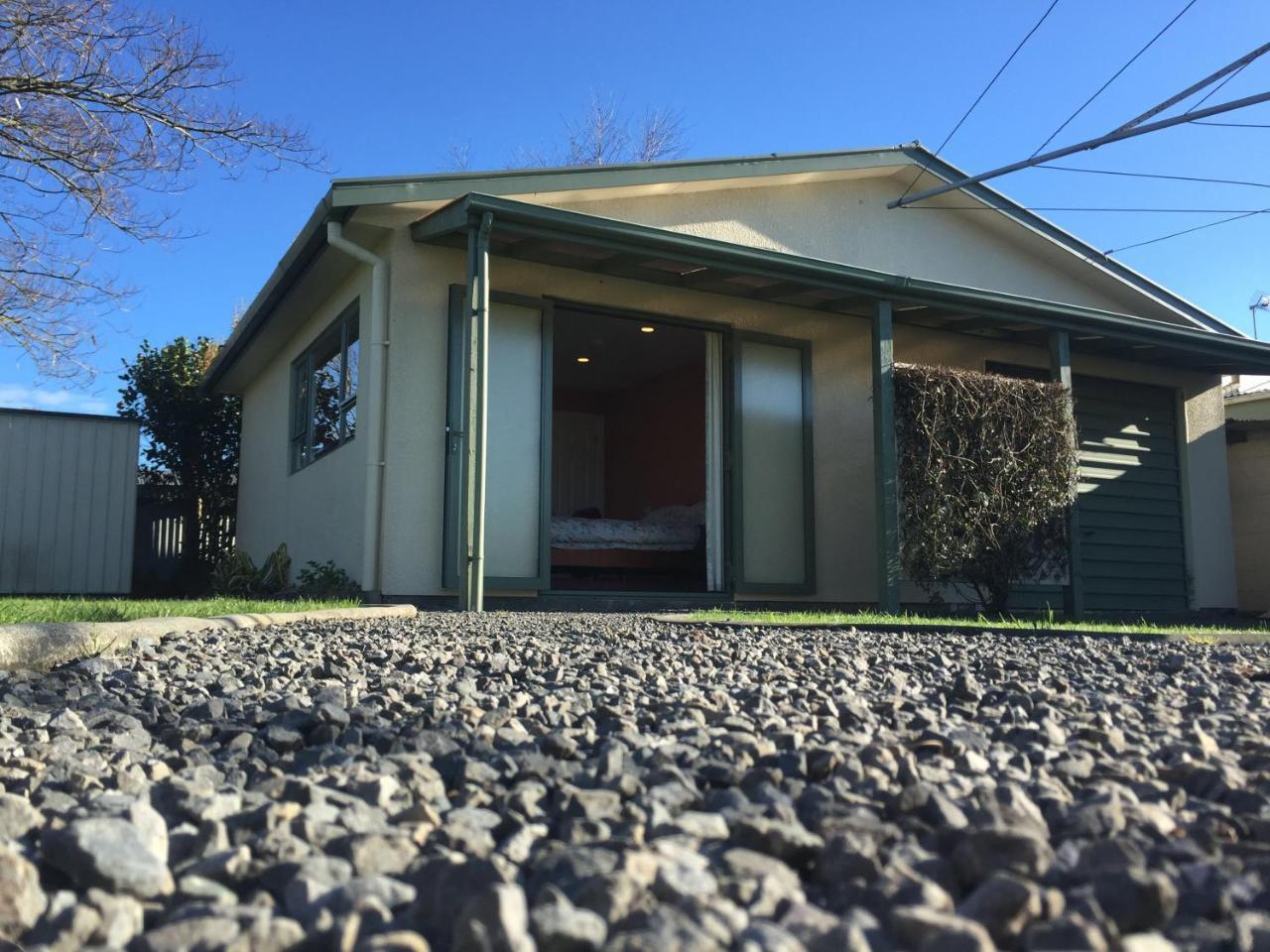 Cosy, Central Greytown Sleepout المظهر الخارجي الصورة