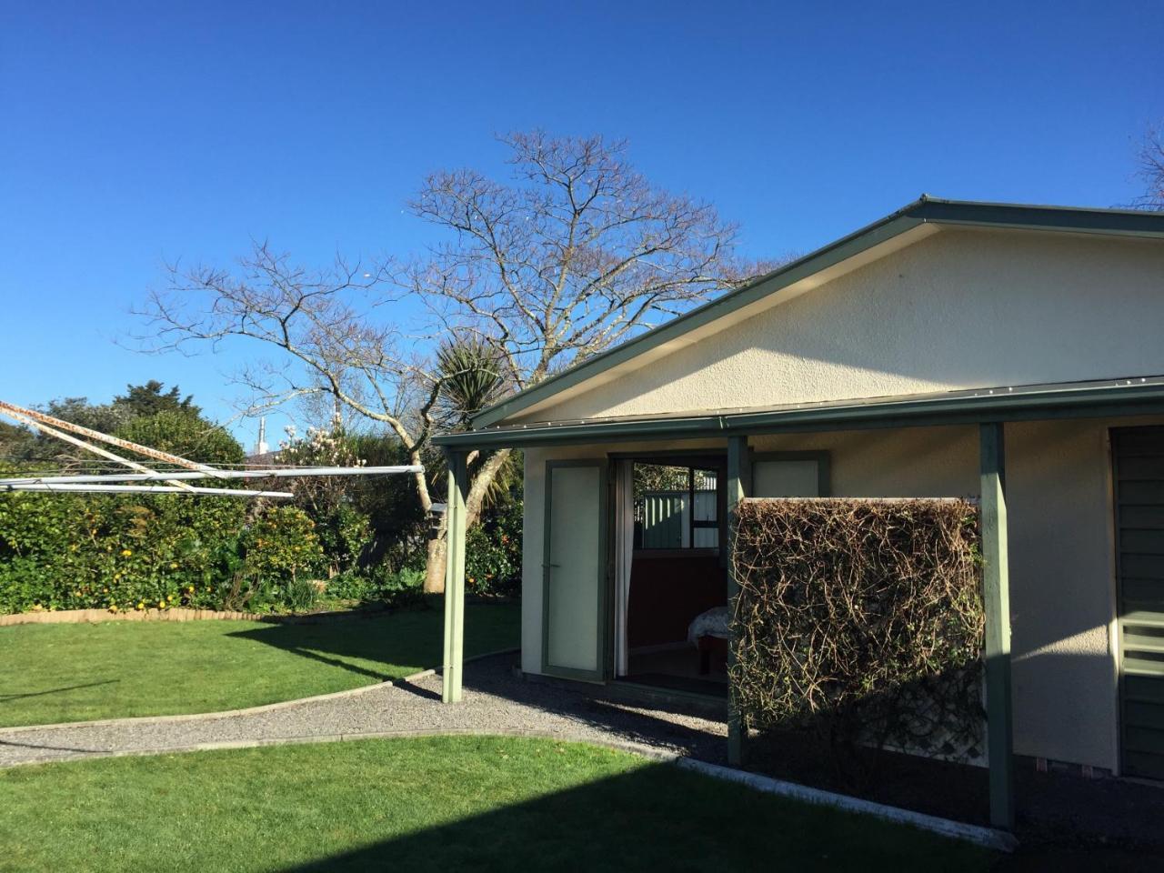 Cosy, Central Greytown Sleepout المظهر الخارجي الصورة