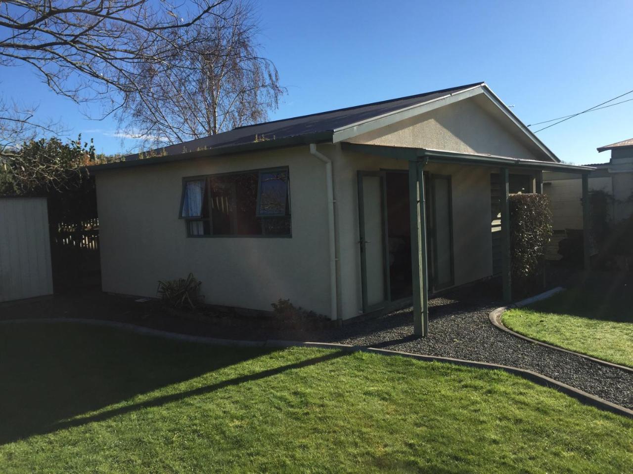 Cosy, Central Greytown Sleepout المظهر الخارجي الصورة